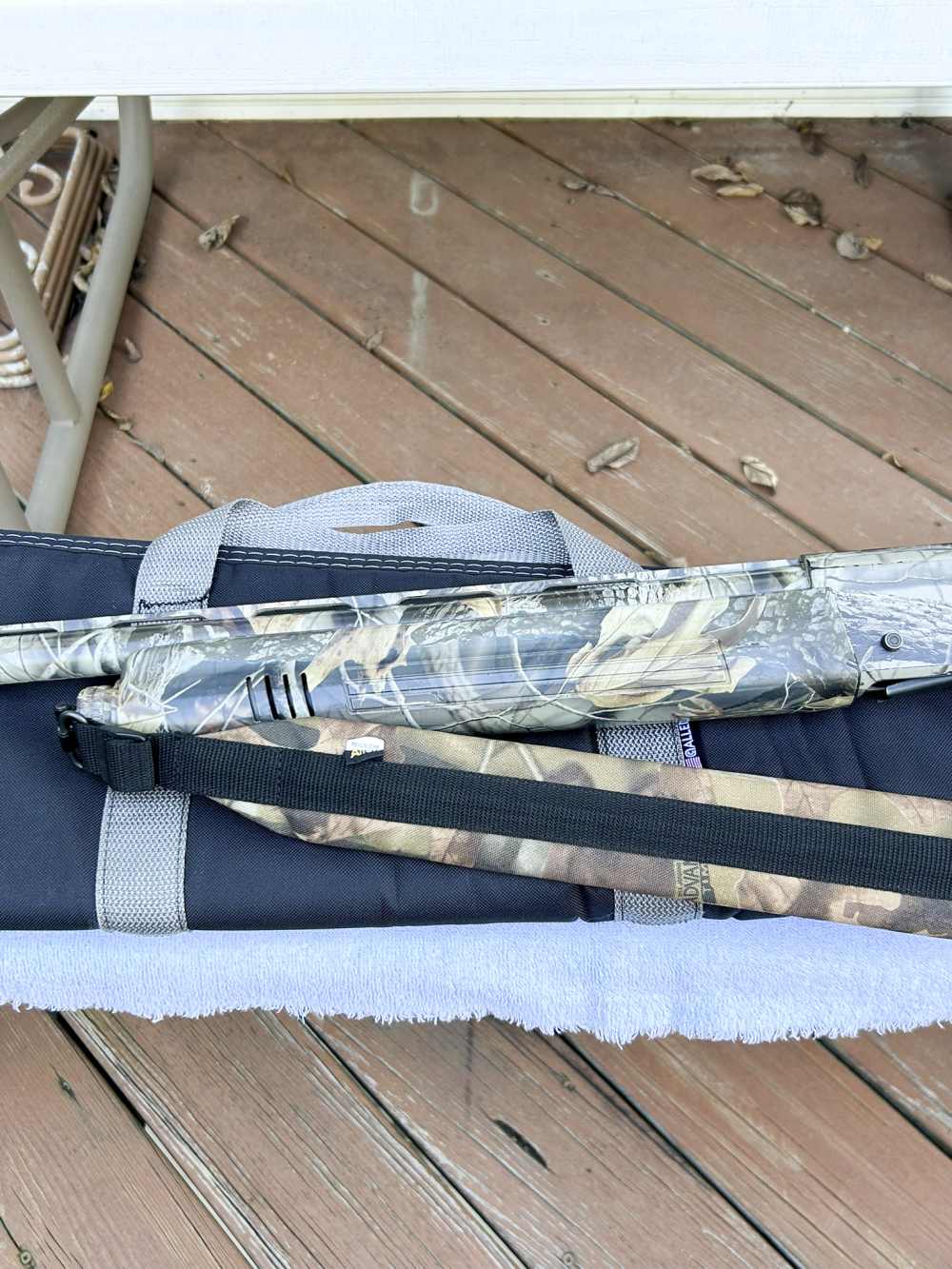 Charles Daly Field 12 ga Realtree Hardwood camo, Ported barrel extra chokes-img-8