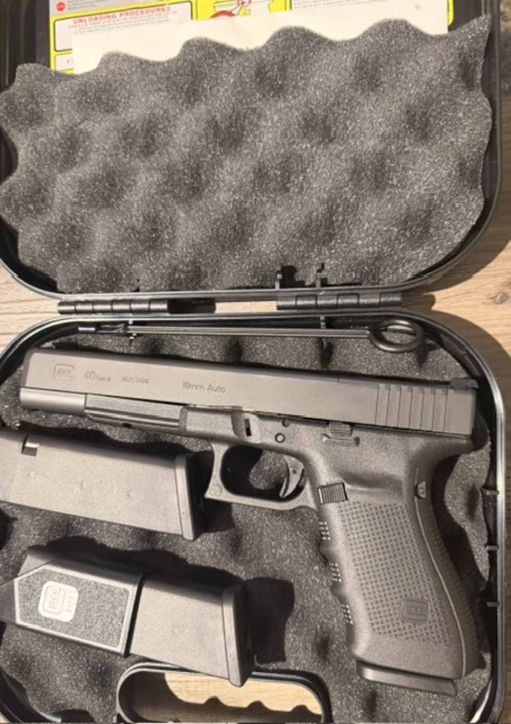 Glock 40 Gen 4 10MM, IN CASE, 3 MAGS, ADJUSTABLE GLOCK REAR SIGHT, BLUE LAB-img-0