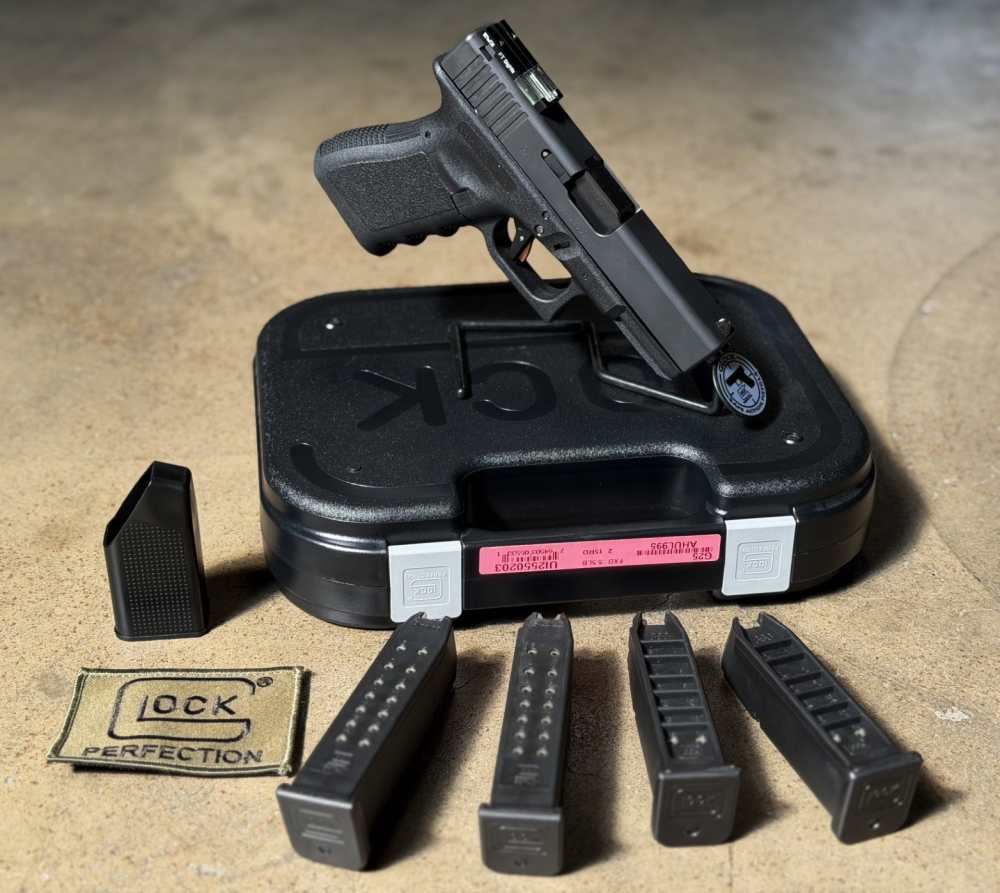 GLOCKTOBER! RARE Glock 25 -380- (5) MAGS, Orig Factory Case + More-img-11