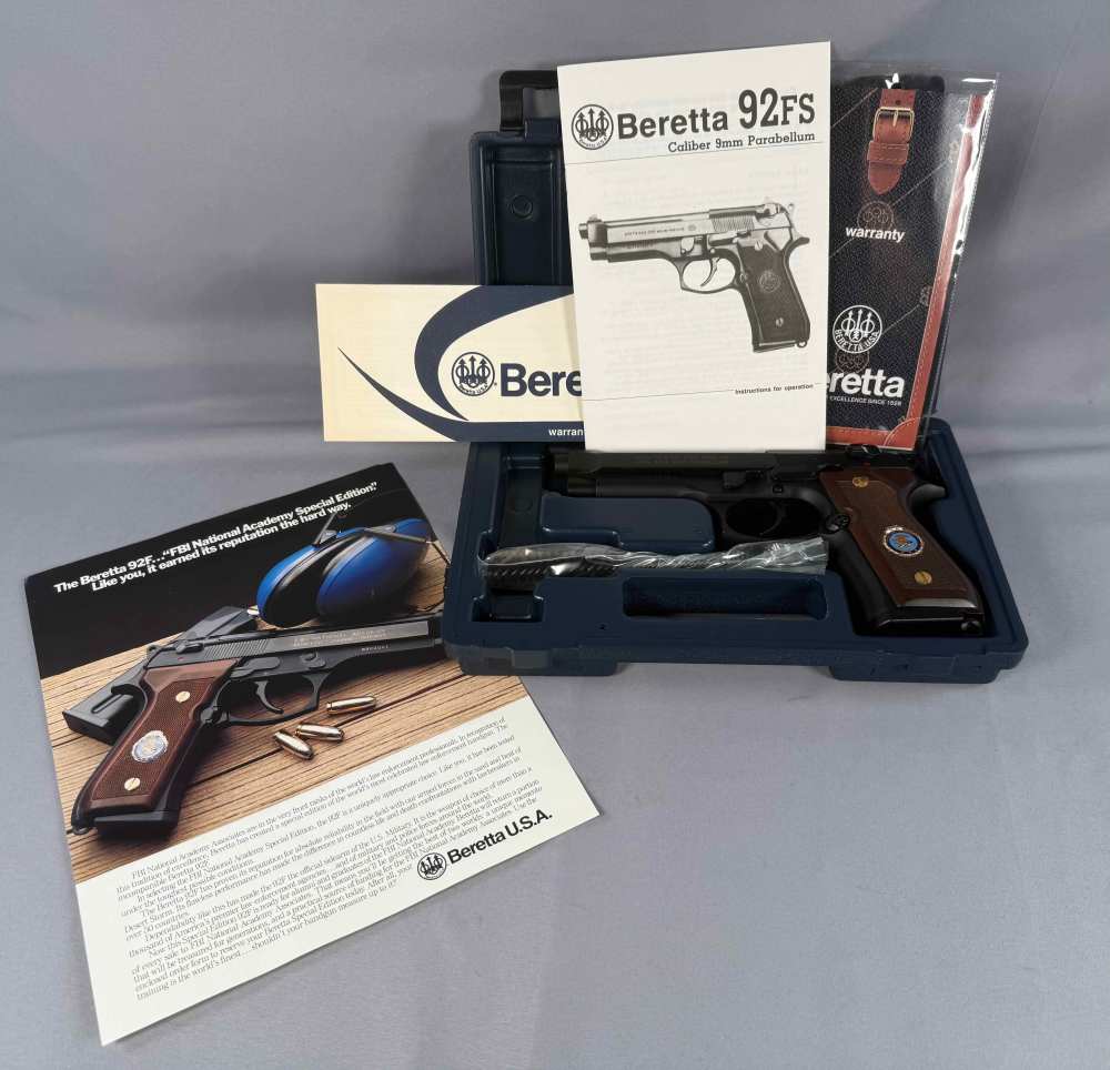 Beretta 92FS 9mm FBI National Academy edition Display Case and Extra's-img-0