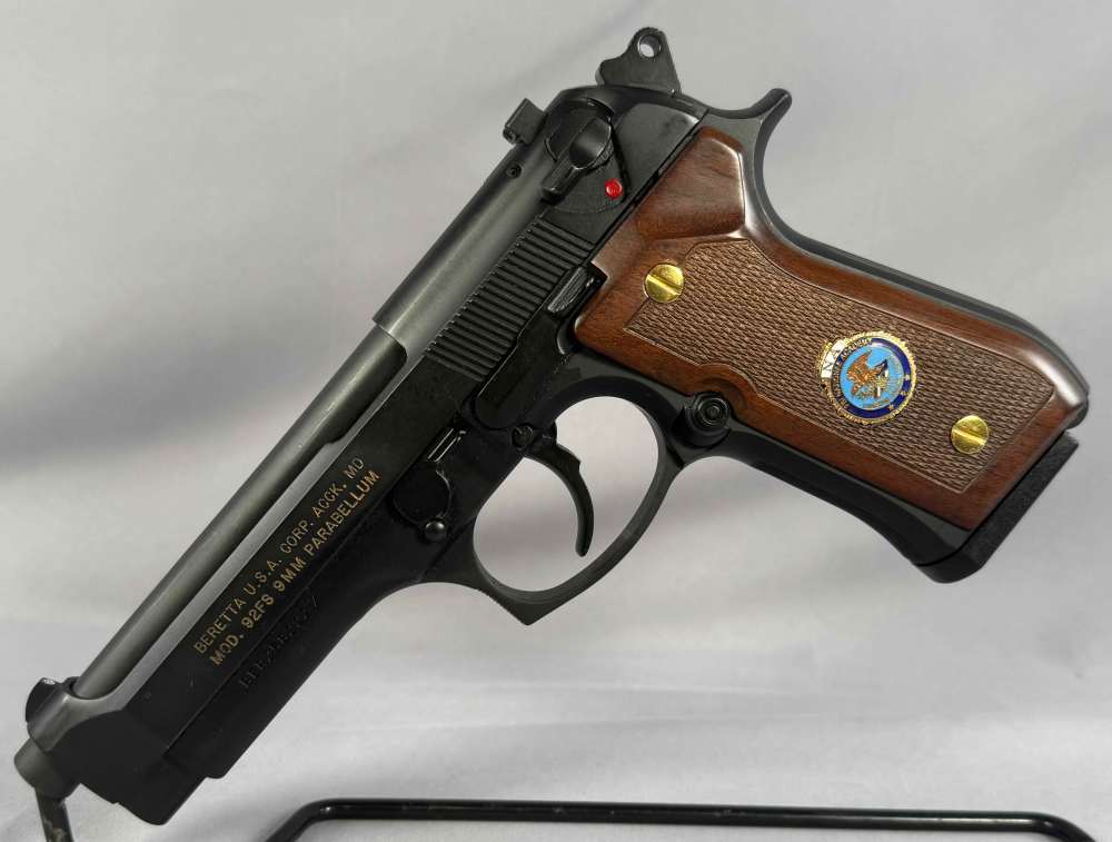 Beretta 92FS 9mm FBI National Academy edition Display Case and Extra's-img-2
