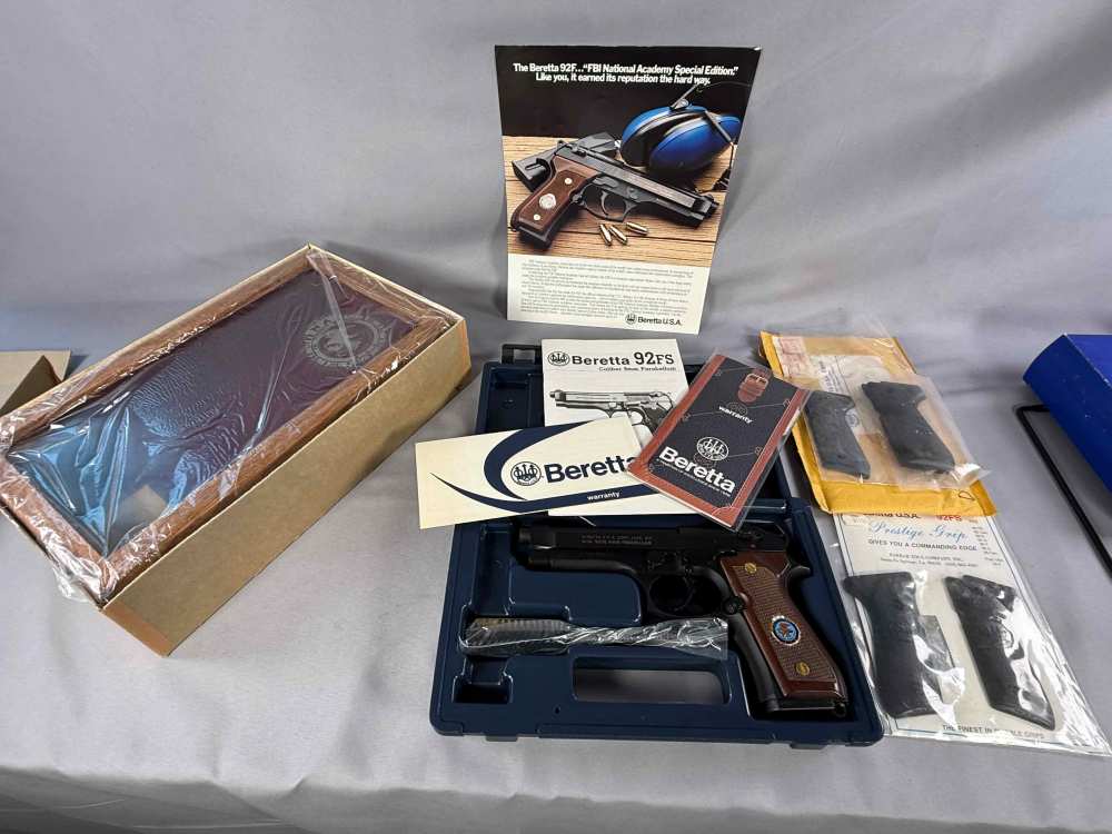 Beretta 92FS 9mm FBI National Academy edition Display Case and Extra's-img-12