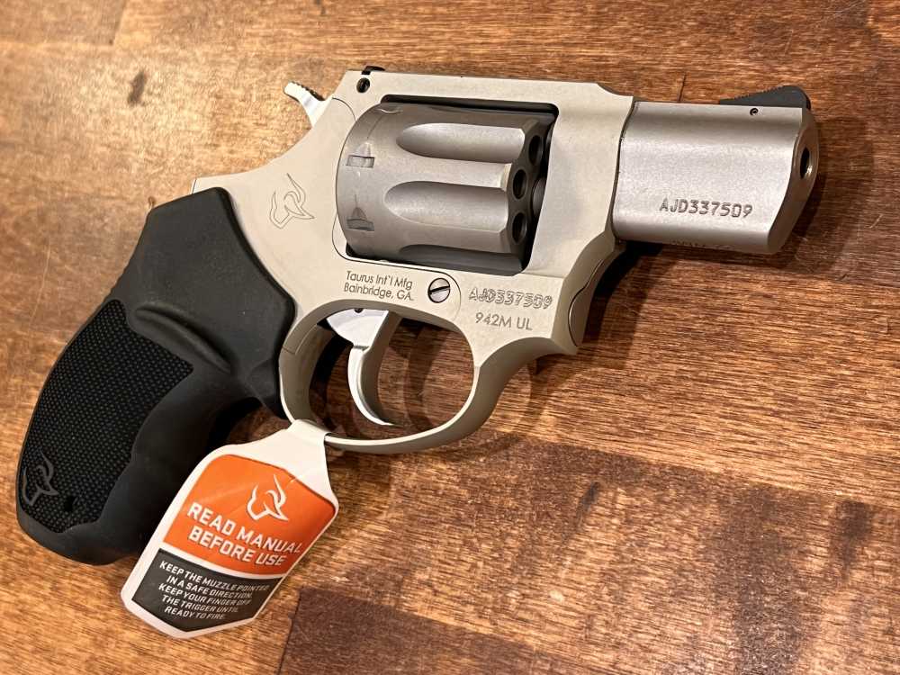 Taurus 942 942M 22 Magnum 22WMR Ultra Lite-img-5