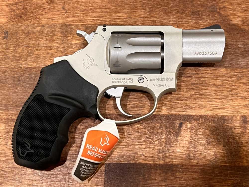 Taurus 942 942M 22 Magnum 22WMR Ultra Lite-img-4