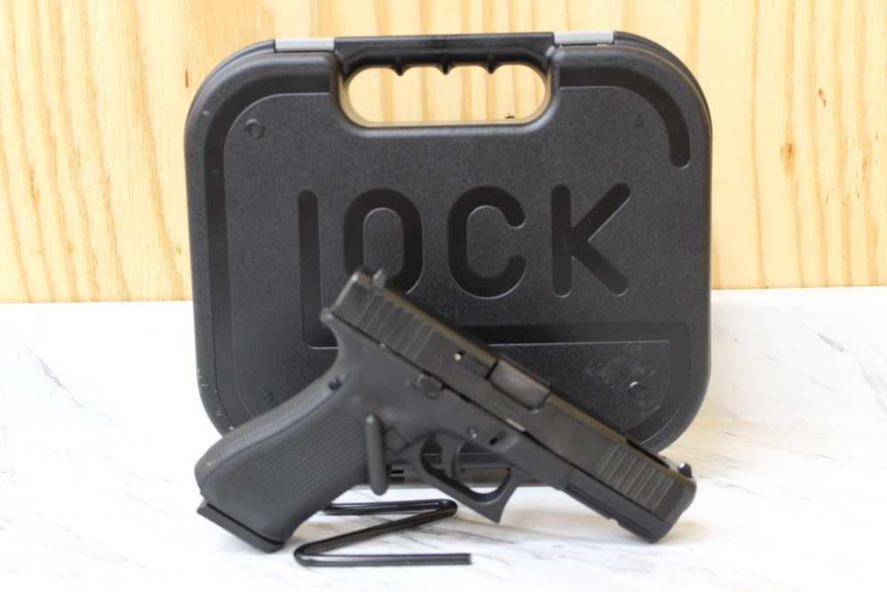 GLOCK 17C V 4.49" BARREL, LAYAWAY AVAILABLE!-img-2