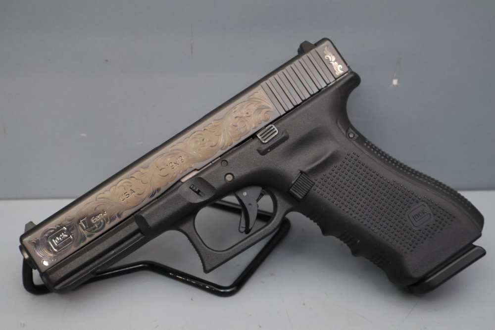 Glock 17 Gen4 9mm 4.49" w/Box & Engraving-img-1