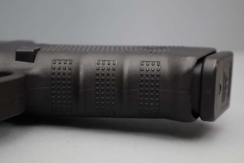 Glock 17 Gen4 9mm 4.49" w/Box & Engraving-img-18