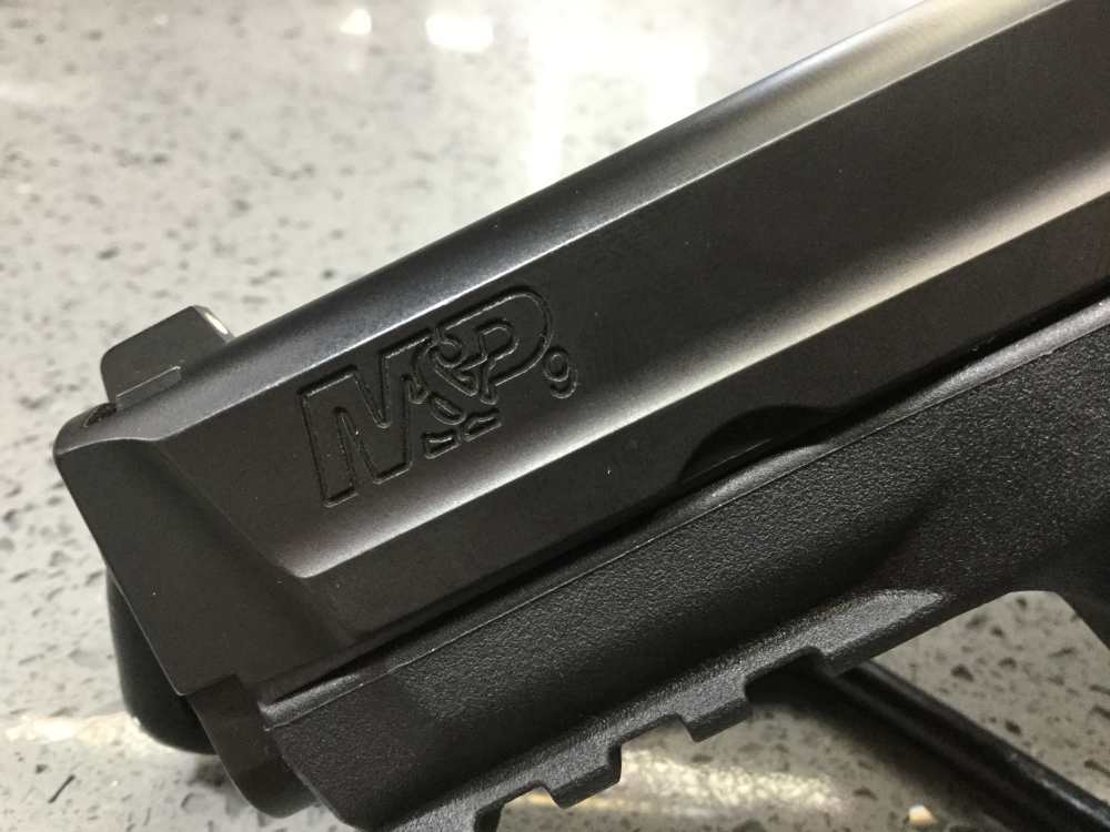 SMITH & WESSON M&P 9 SEMI-AUTO 9MM W/ FACTORY CASE, 2 MAGS, 2 EXTRA GRIPS-img-1