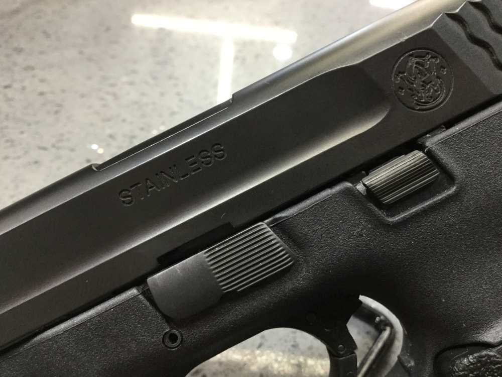SMITH & WESSON M&P 9 SEMI-AUTO 9MM W/ FACTORY CASE, 2 MAGS, 2 EXTRA GRIPS-img-2