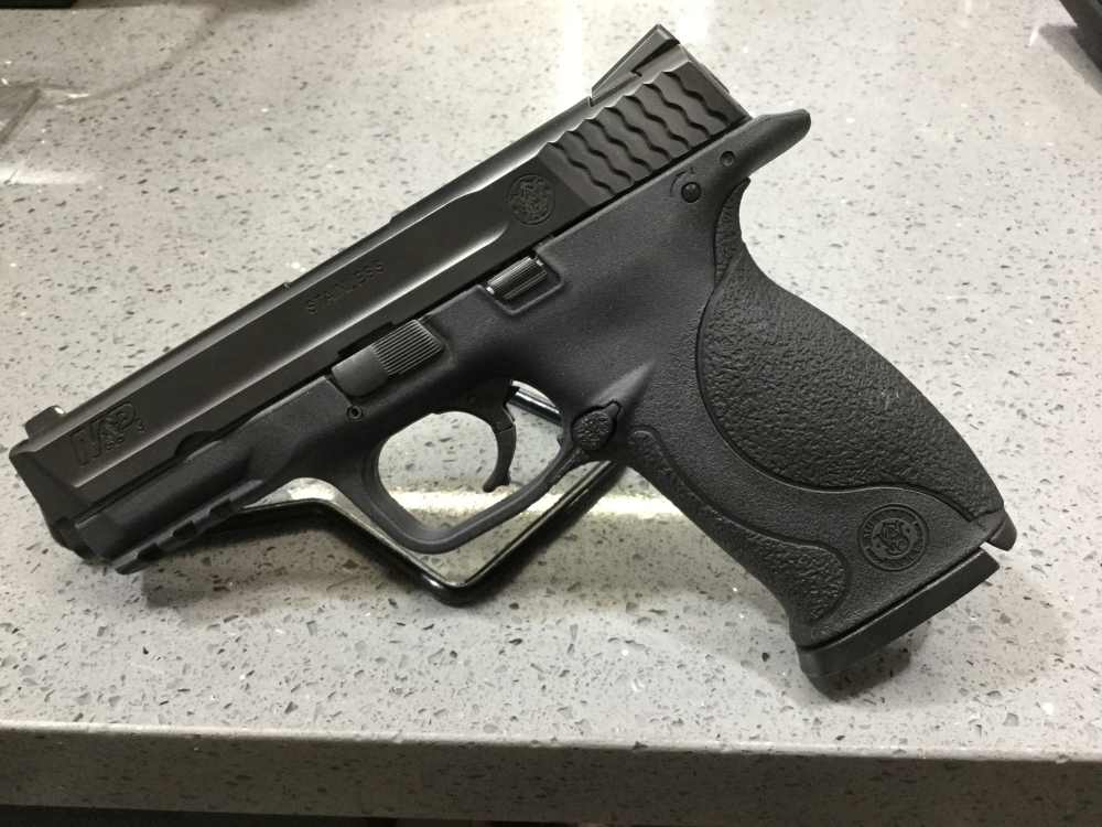SMITH & WESSON M&P 9 SEMI-AUTO 9MM W/ FACTORY CASE, 2 MAGS, 2 EXTRA GRIPS-img-0