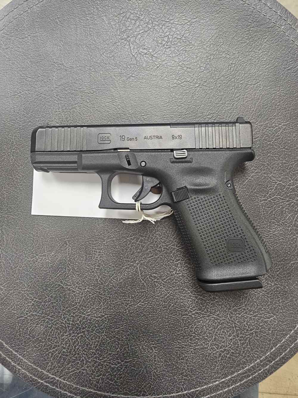 Glock 19 Gen 5 MOS 9mm – 3 Mags – Factory New-img-2