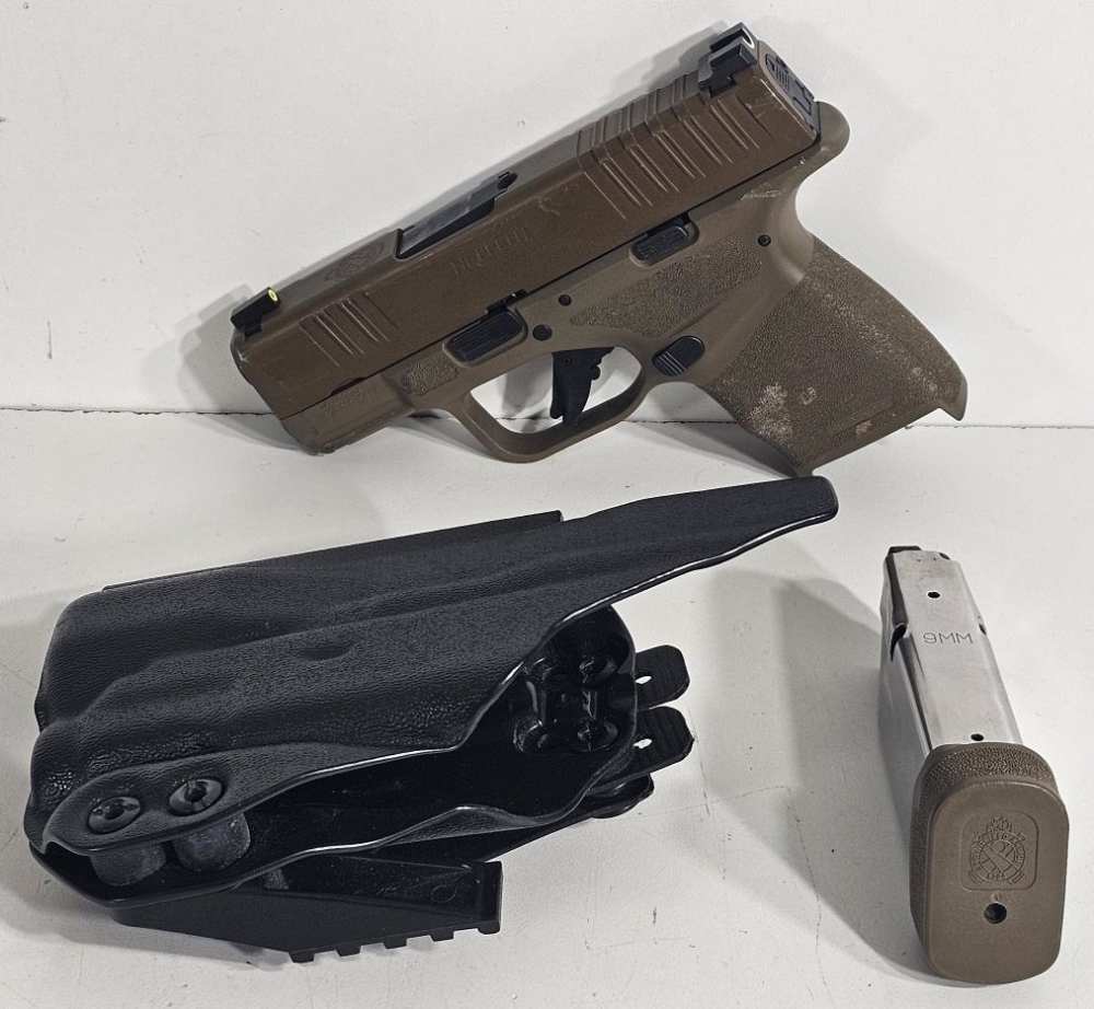 Springfield Hellcat 9mm pistol...BIDDING-img-0