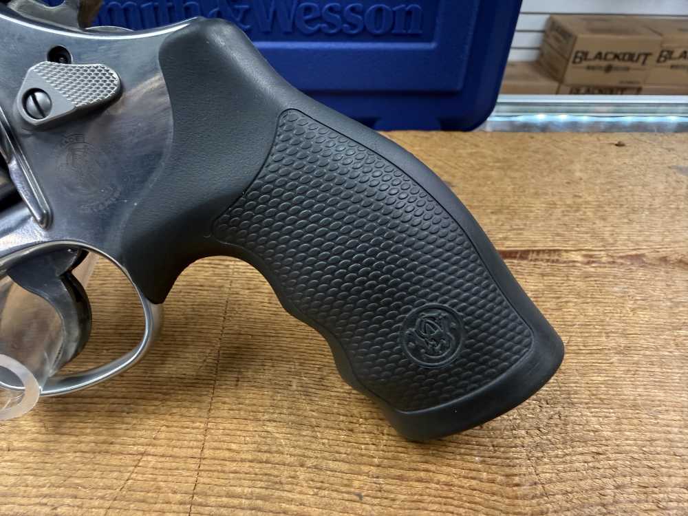 Smith and Wesson S&W 617-6 4" 10rd 22LR -img-1