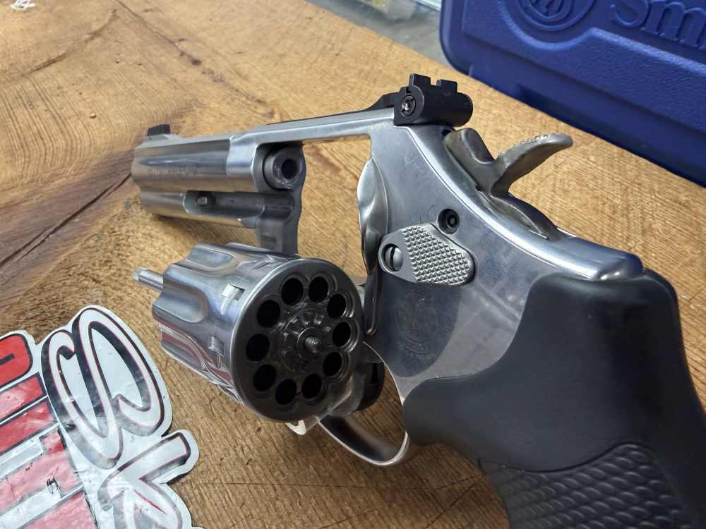 Smith and Wesson S&W 617-6 4" 10rd 22LR -img-4