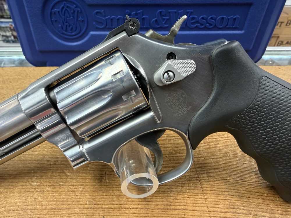 Smith and Wesson S&W 617-6 4" 10rd 22LR -img-2