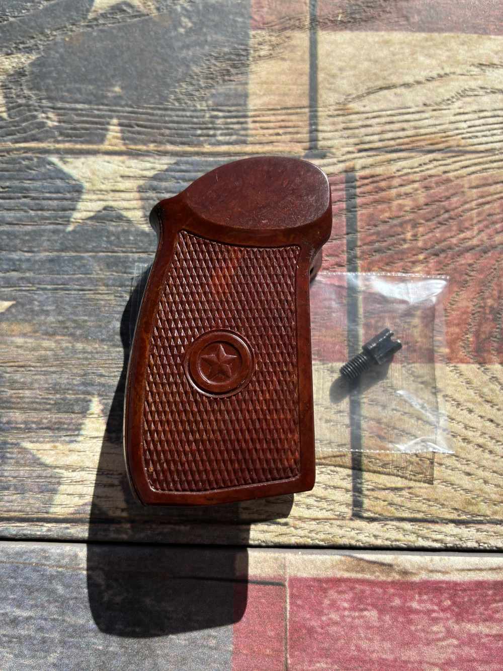 RUSSIAN RED STAR KOMMIE MAKAROV GRIPS AND GRIP SCREW NOS-img-1