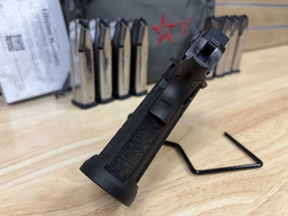 2011 STACCATO XC WITH LEUPOLD AND LOTS OF MAGS VERY NICE! NO CC FEE!-img-6