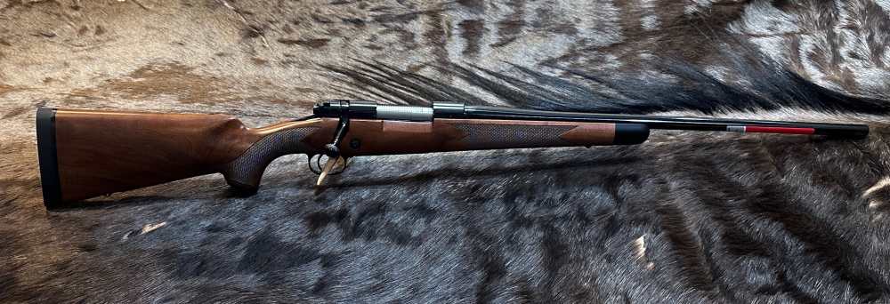FREE SAFARI, NEW WINCHESTER MODEL 70 SUPER GRADE 243 Win 22"-img-1