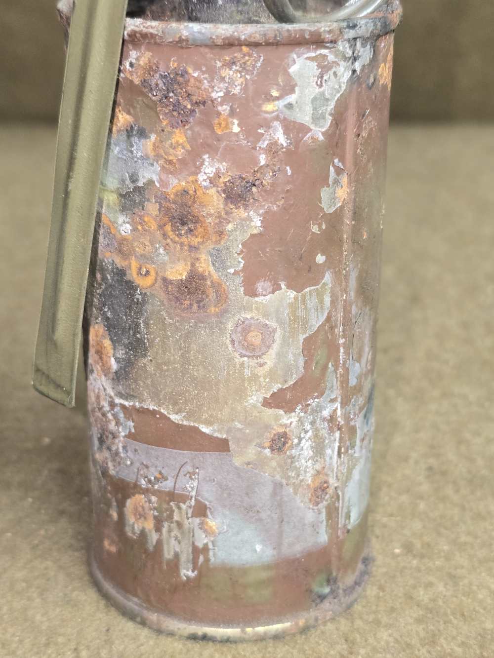 WWII US Army M18 Green Smoke Grenade with Original Cannister-img-3