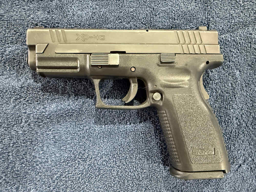 SPRINFGFIELD XD-40 COMPACT SEMI-AUTO PISTOL  .40S&W CAL.  3.8" BBL-img-1