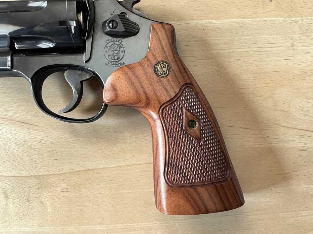 Smith & Wesson Model 57-6, 41Rem Magw/Leupold 2.5-8x32 w/220 rds of ammo-img-10