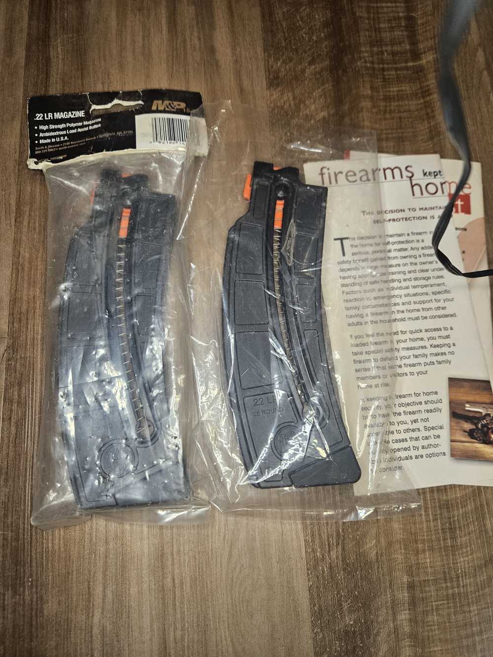 Smith and wesson M&P 15-22 2 magazine lot-img-3