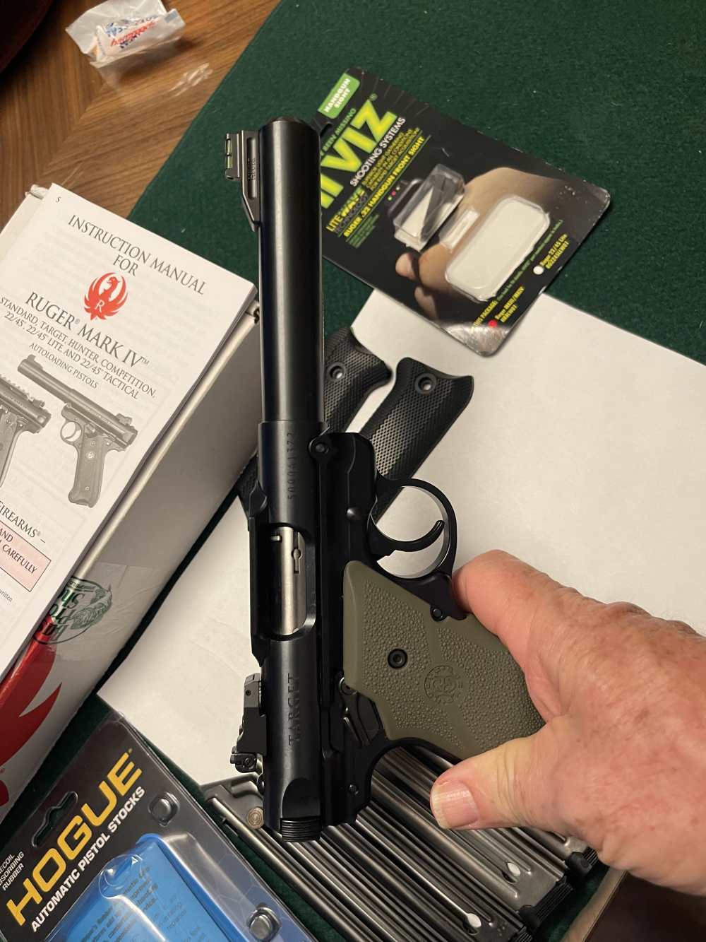 Ruger Mark IV Target Pistol with accessories-img-7