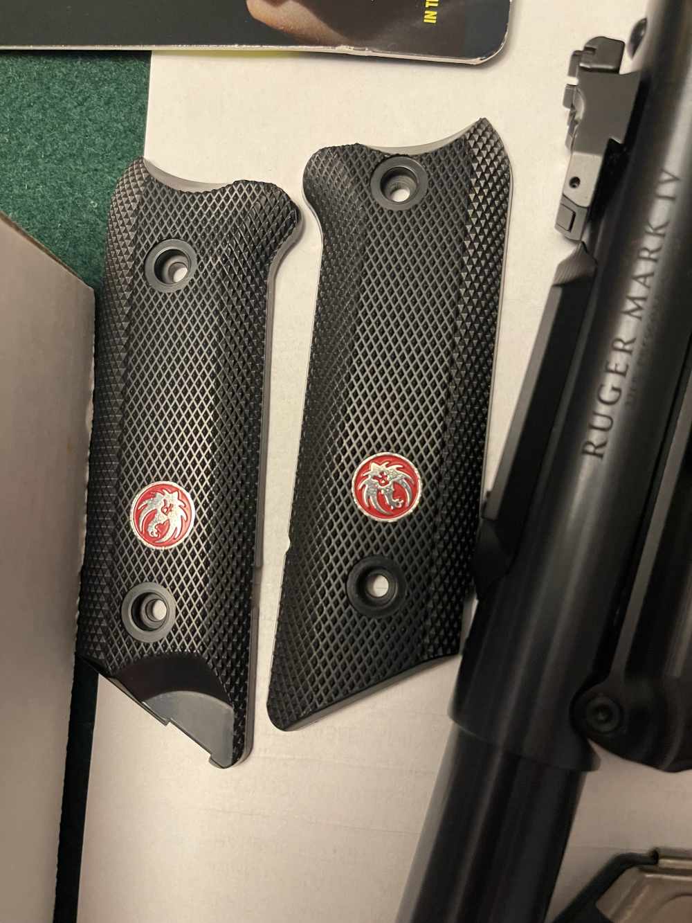 Ruger Mark IV Target Pistol with accessories-img-5