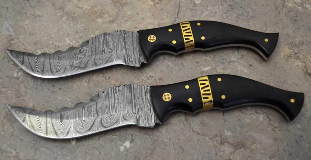  Custom Made Damascus Steel Set of 2 Hunting Knives with Horn Handle(LT 06)-img-0