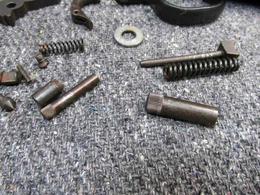 SKINN-A KOREAN MADE 12 GAUGE SHOTGUN PARTS KIT-img-1