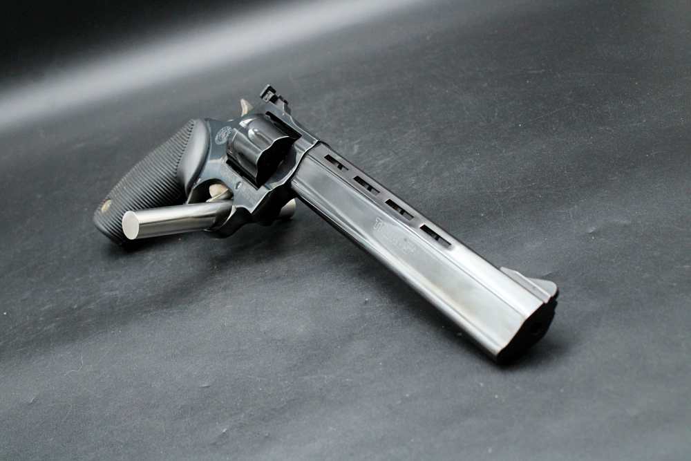 Taurus Tracker .17 HMR 8.5" Vent Rib BBL 7 Shot Rubber Grip Target Revolver-img-17