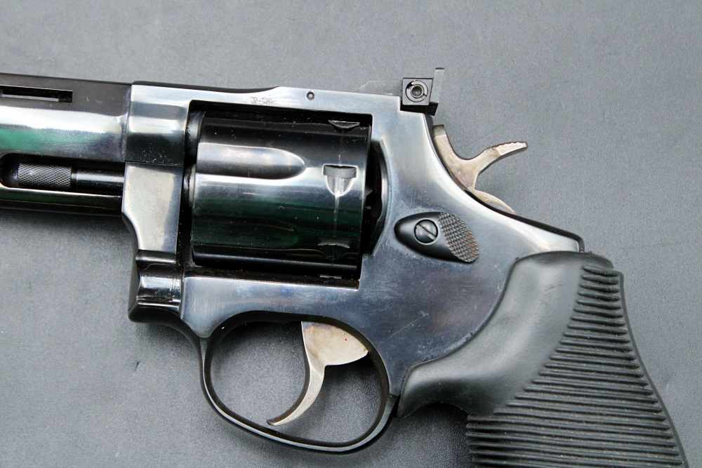 Taurus Tracker .17 HMR 8.5" Vent Rib BBL 7 Shot Rubber Grip Target Revolver-img-12