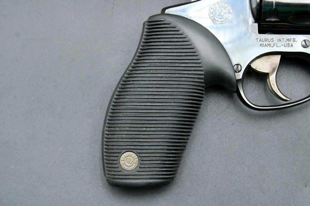 Taurus Tracker .17 HMR 8.5" Vent Rib BBL 7 Shot Rubber Grip Target Revolver-img-6