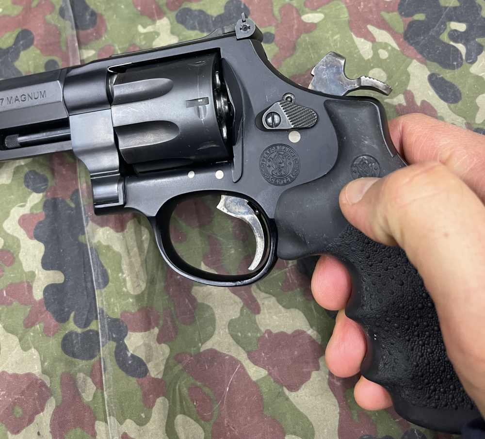 Smith and Wesson 327 Performance Center 8 Shot 357 Magnum Scandium Frame-img-27