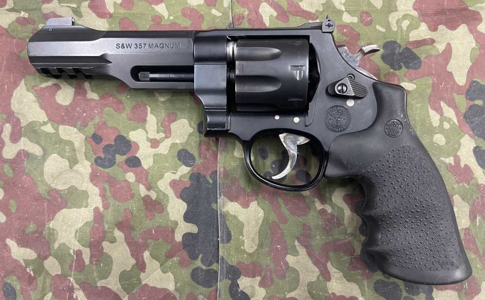 Smith and Wesson 327 Performance Center 8 Shot 357 Magnum Scandium Frame-img-5