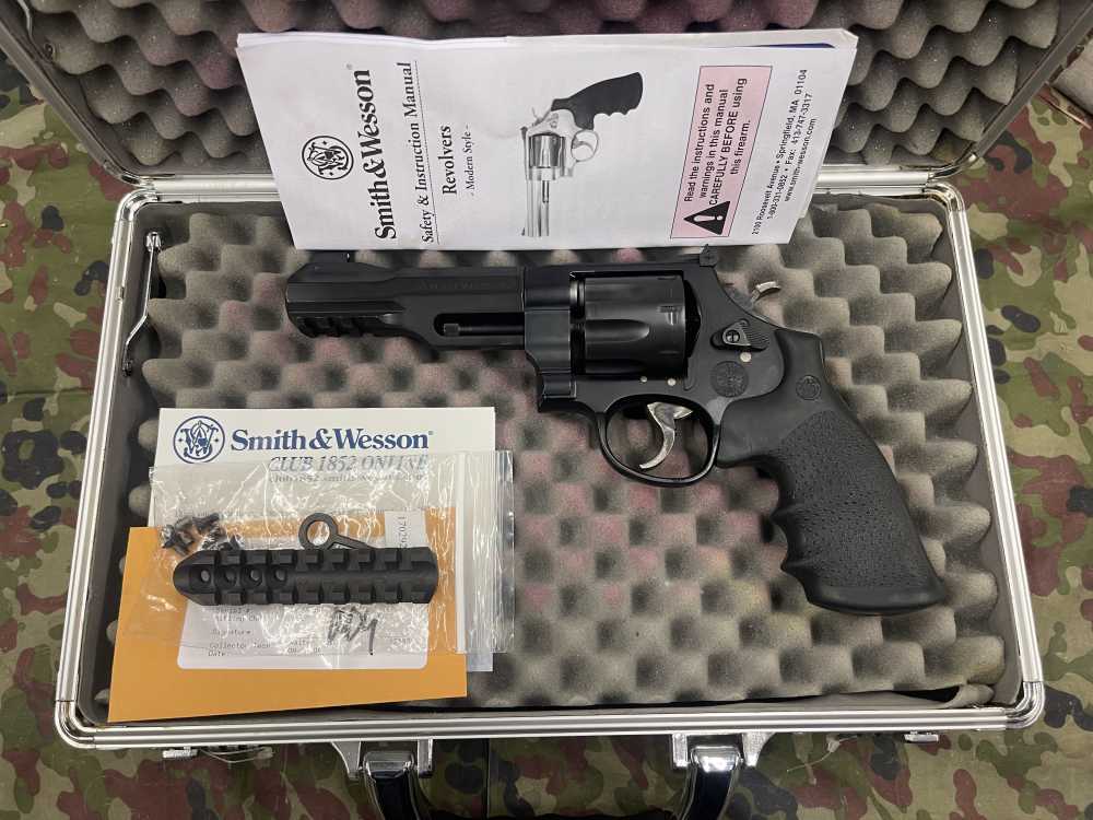 Smith and Wesson 327 Performance Center 8 Shot 357 Magnum Scandium Frame-img-0