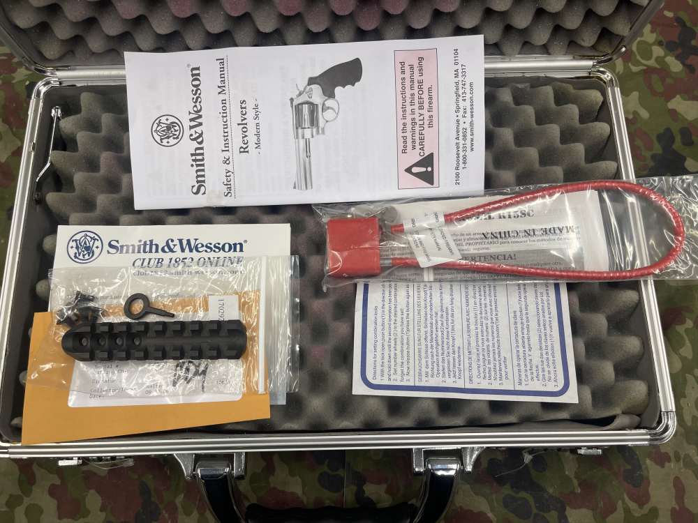 Smith and Wesson 327 Performance Center 8 Shot 357 Magnum Scandium Frame-img-3