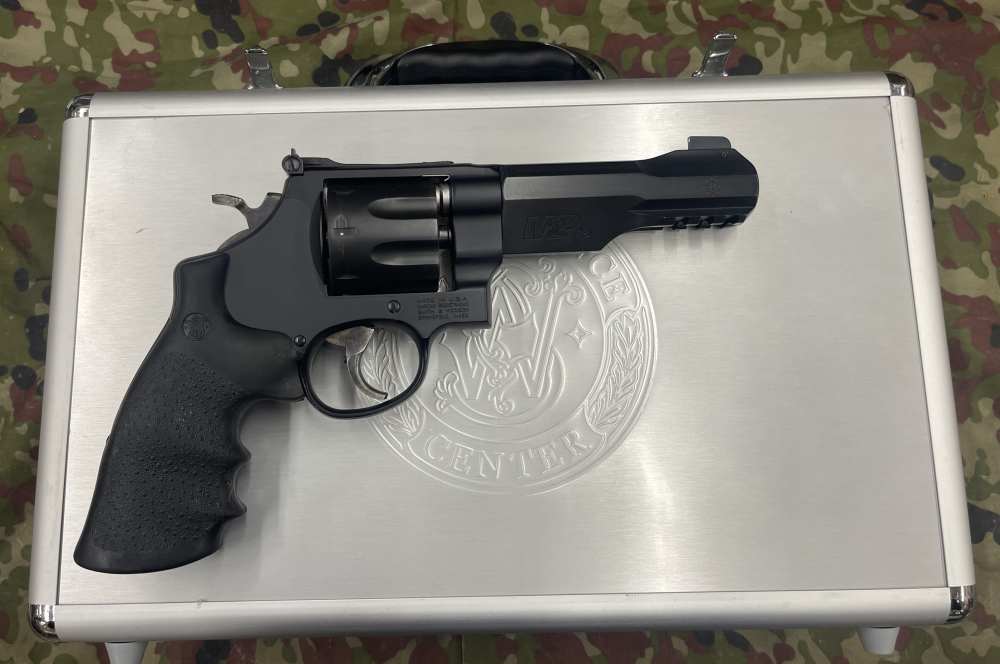 Smith and Wesson 327 Performance Center 8 Shot 357 Magnum Scandium Frame-img-2