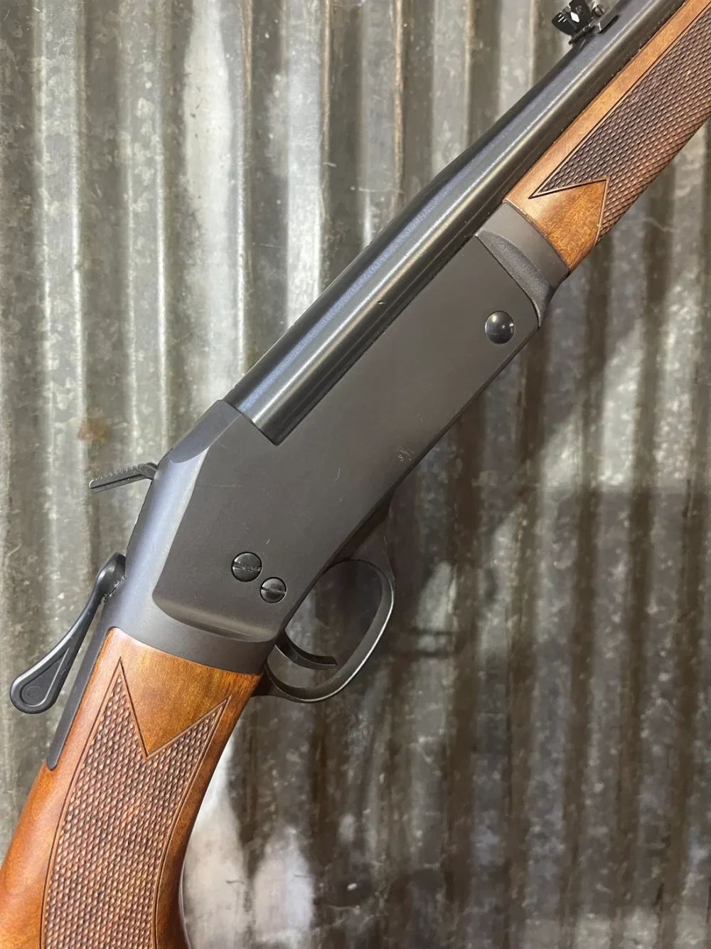 Henry H015Single-Shot Rifle-.243 Win-Walnut Stock-Excellent Condition-img-0