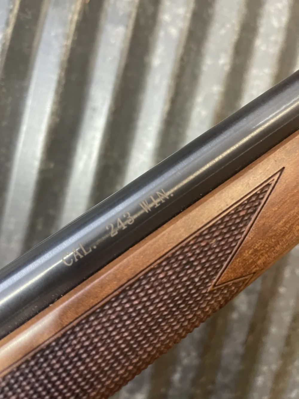 Henry H015Single-Shot Rifle-.243 Win-Walnut Stock-Excellent Condition-img-4