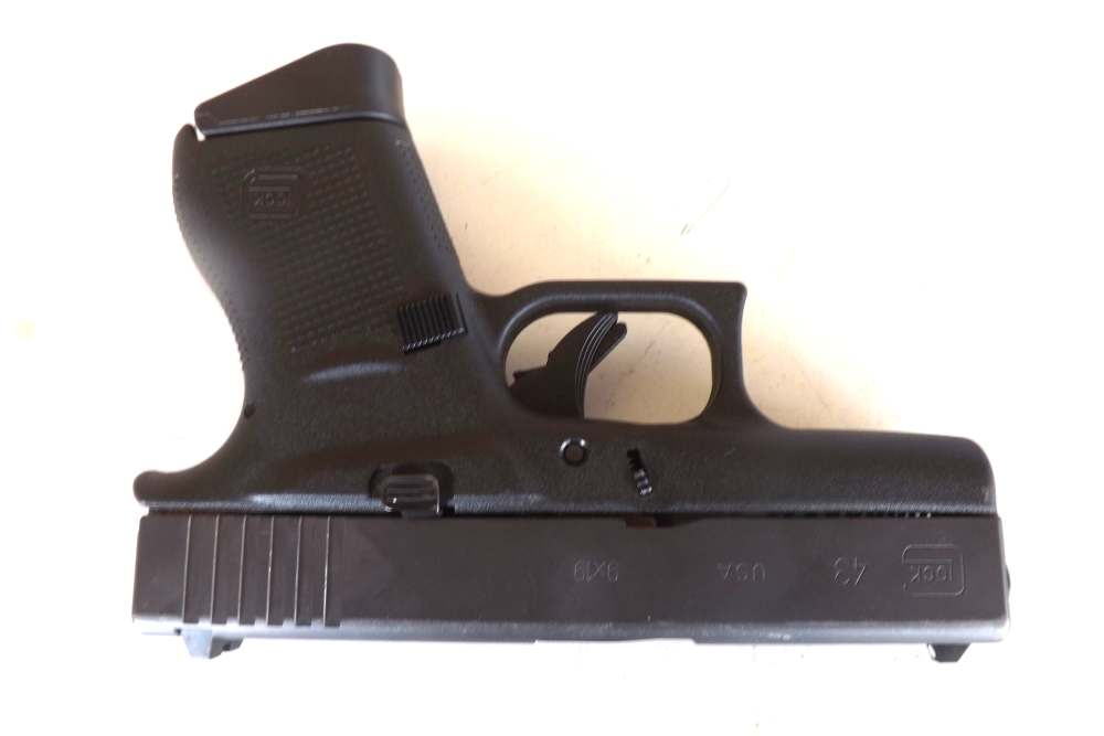 GLOCK MODEL 43 PISTOL CAL. 9MM 3" BARREL 2 MAGS. $.99 NO RESERVE!!-img-9