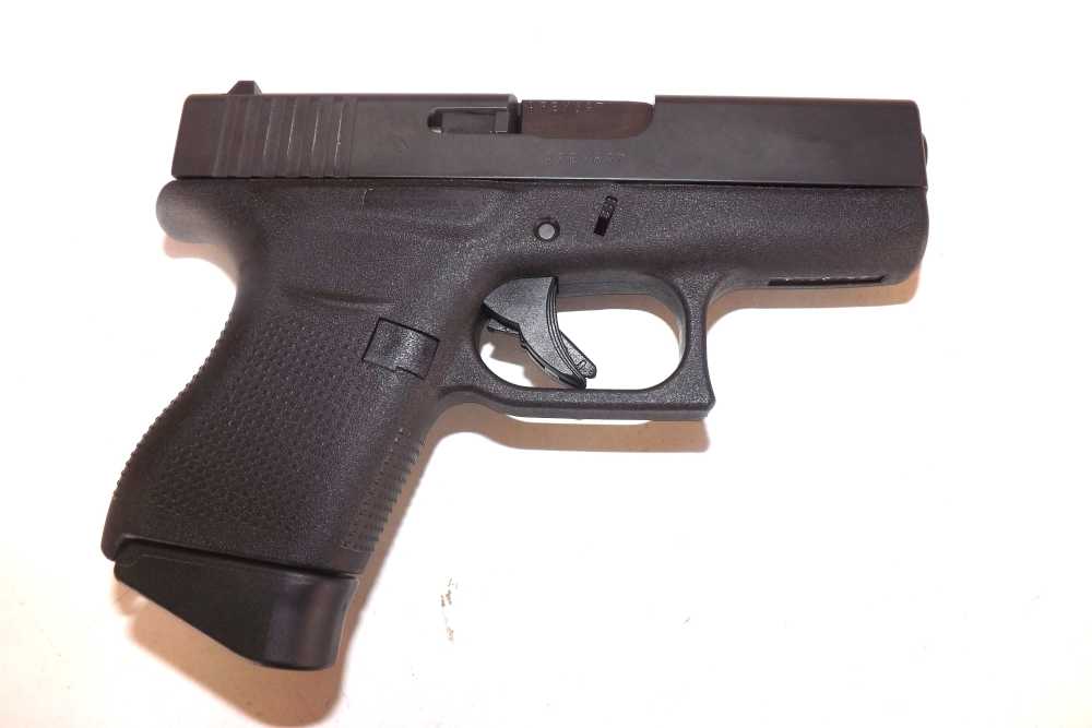 GLOCK MODEL 43 PISTOL CAL. 9MM 3" BARREL 2 MAGS. $.99 NO RESERVE!!-img-2