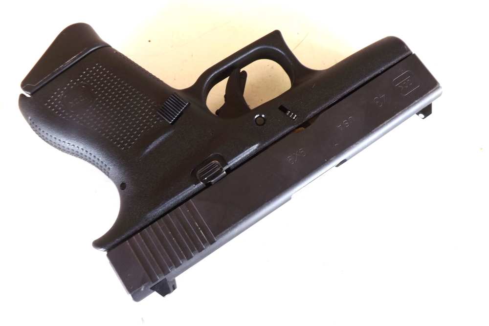 GLOCK MODEL 43 PISTOL CAL. 9MM 3" BARREL 2 MAGS. $.99 NO RESERVE!!-img-6