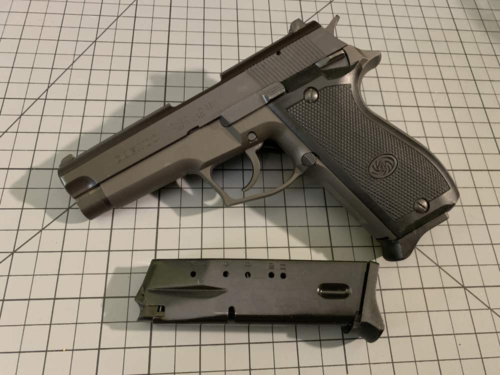 Daewoo DH40 .40 S&W Semi Auto Pistol w/ 1 Magazine -img-0