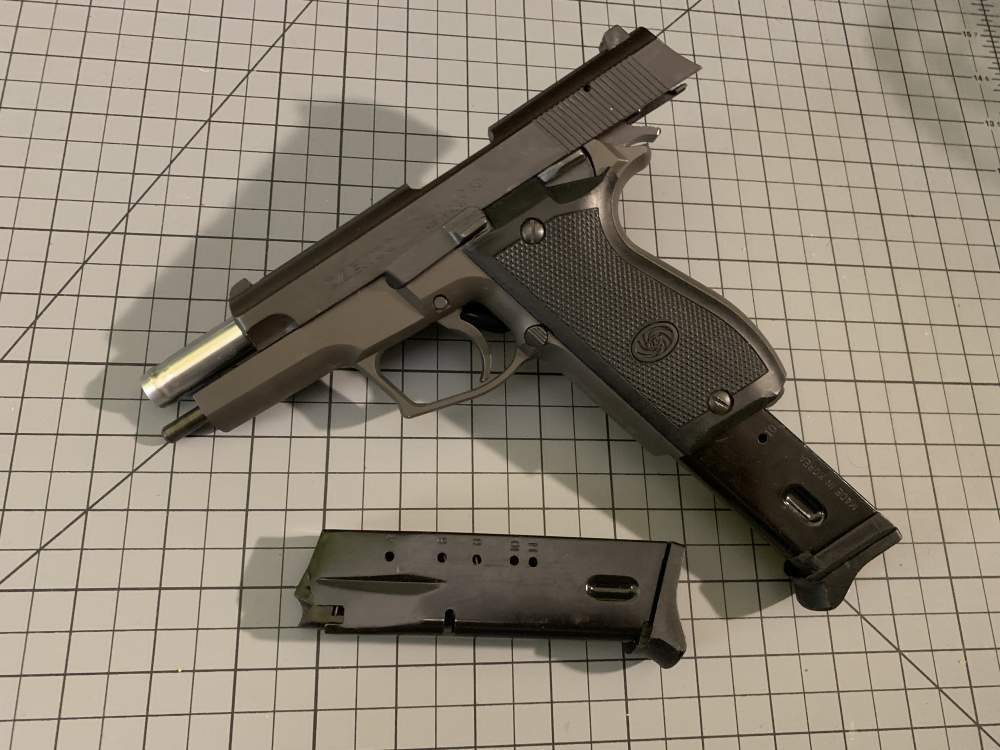 Daewoo DH40 .40 S&W Semi Auto Pistol w/ 1 Magazine -img-4