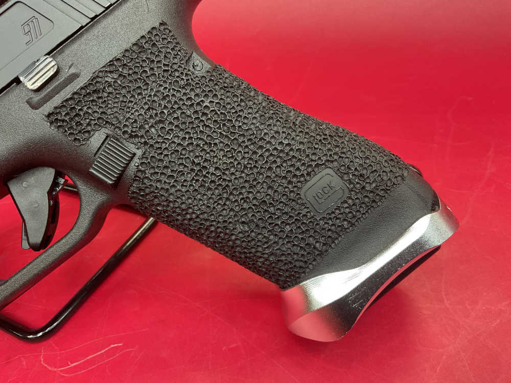 Custom Glock 47 Gen 4 9mm 4.5” Ported Barrel - Stippled Grip & Red Dot -img-2