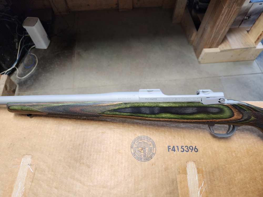 PICS! NEW RUGER M 77 HAWKEYE PREDATOR 22-250 REM 24" STAINLESS 250 24 GREEN-img-17