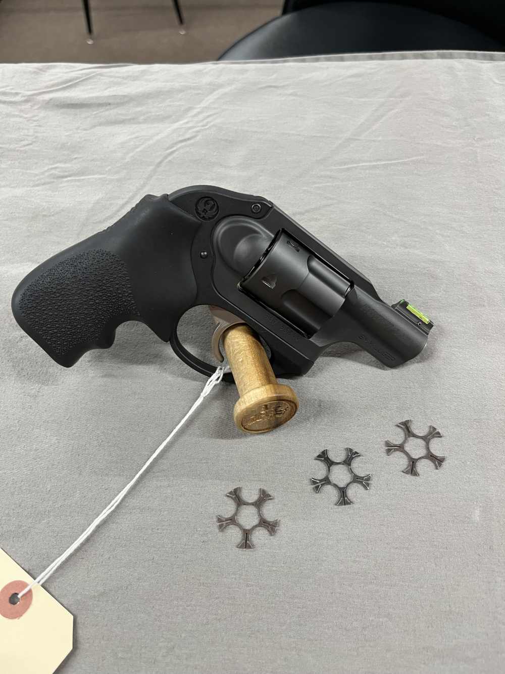 Ruger LCR 9mm with extra 357 Magnum cylinder and crane 95% or better-img-2