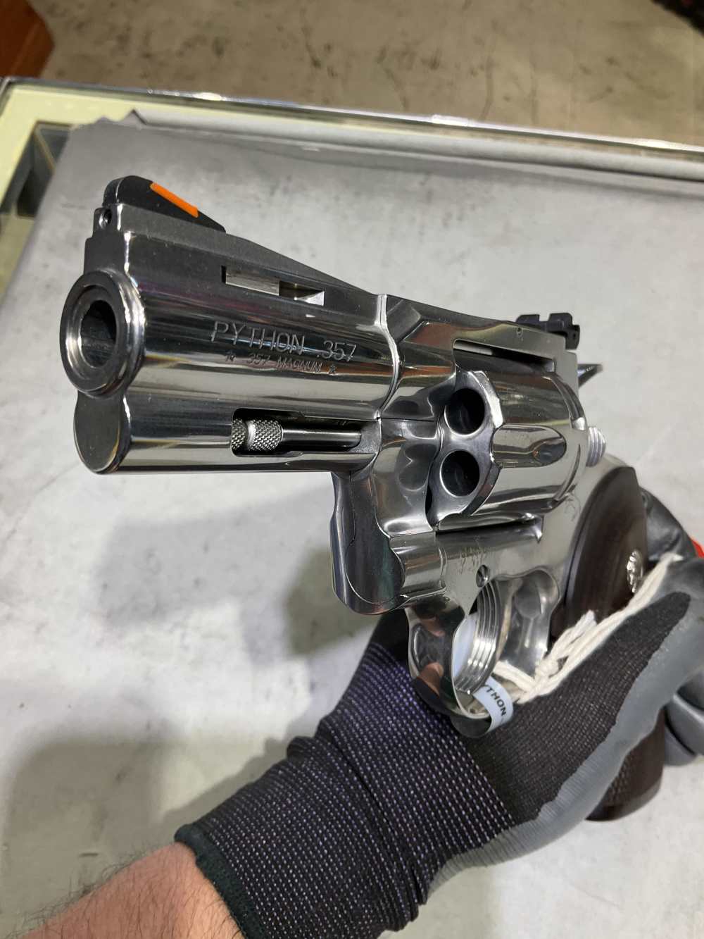 Colt Python , 3 inch, Stainless Steel, .357 magnum, 6 shooter-img-6
