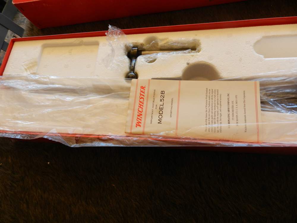 Winchester Model 52B Sporter 22LR Leupold Scope Looks NIB-img-10